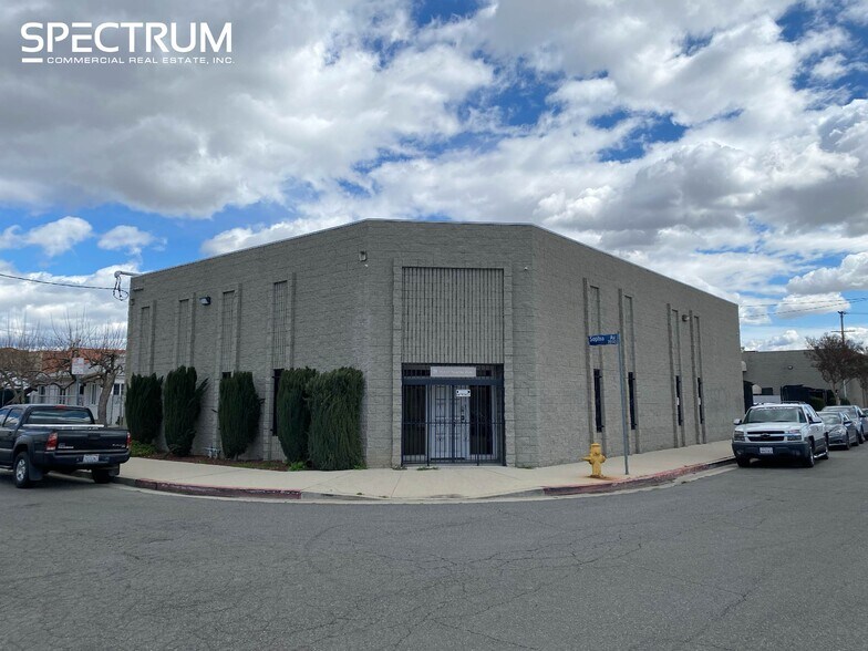 Primary Photo Of 7002 Sophia Ave, Van Nuys Showroom For Lease