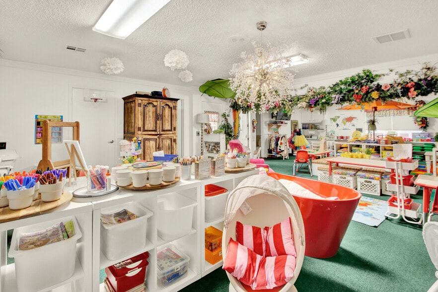 More Photos Of 17127 Red Oak Dr, Houston Flex For Sale