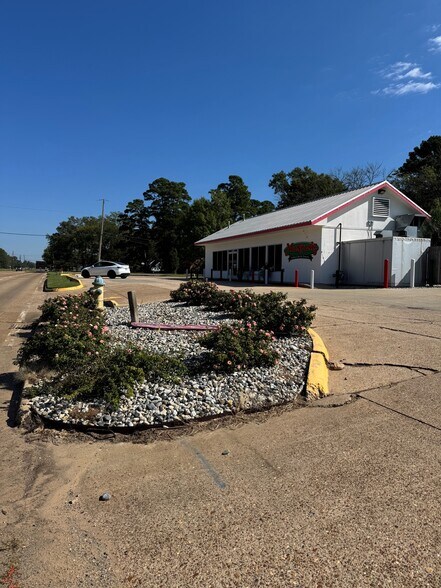 More Photos Of 6458 Hwy 3, Benton Restaurant For Sale