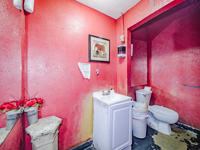 More Photos Of 3409 Miller Ave, Fort Worth Restaurant For Sale