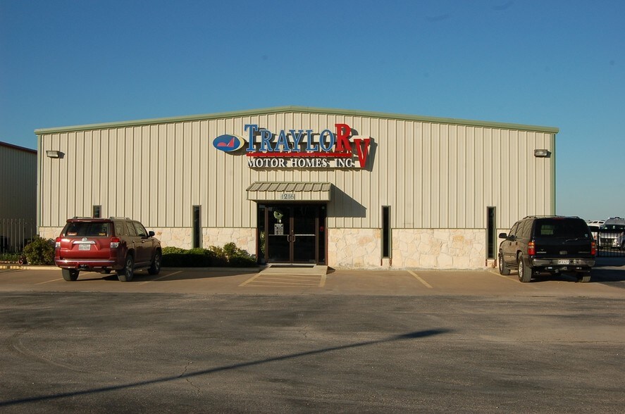 Primary Photo Of 8200 N Interstate 45 Service Rd, Palmer Warehouse For Lease