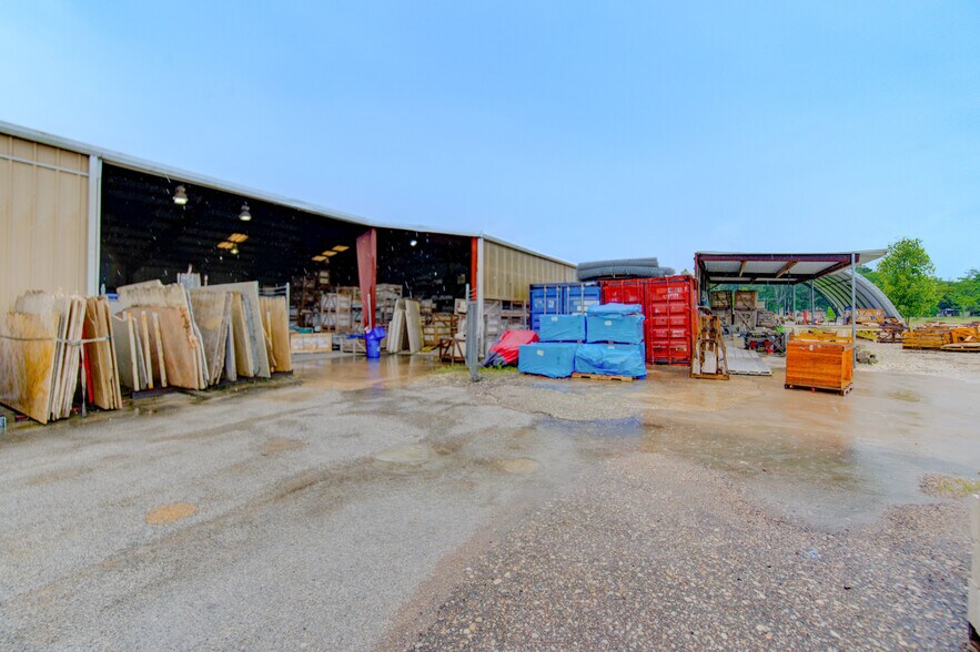 More Photos Of 1100 S Persimmon St, Tomball Warehouse For Sale