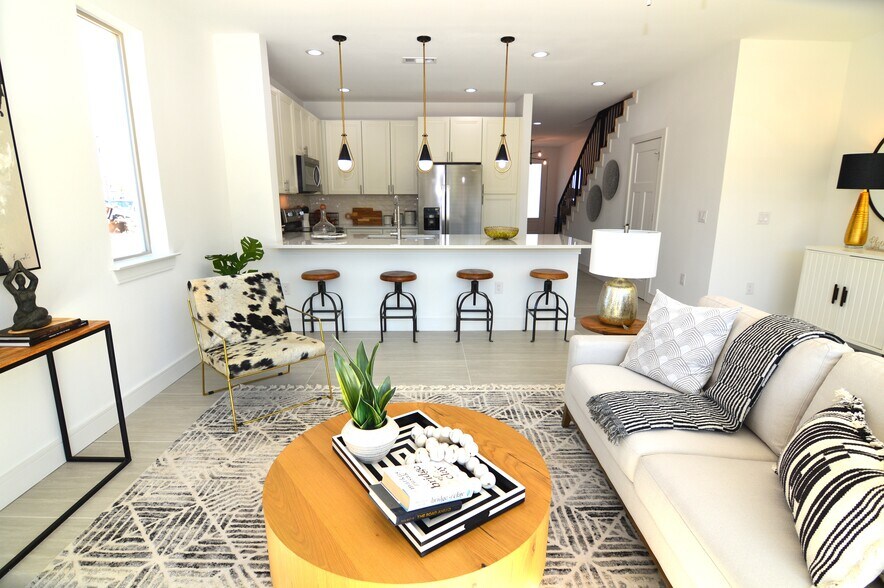 More Photos Of 100 Tesla Cir, Round Rock Apartments For Sale