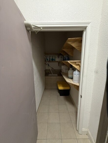 More Photos Of 7228 Bandera Rd, San Antonio Storefront Retail Office For Lease