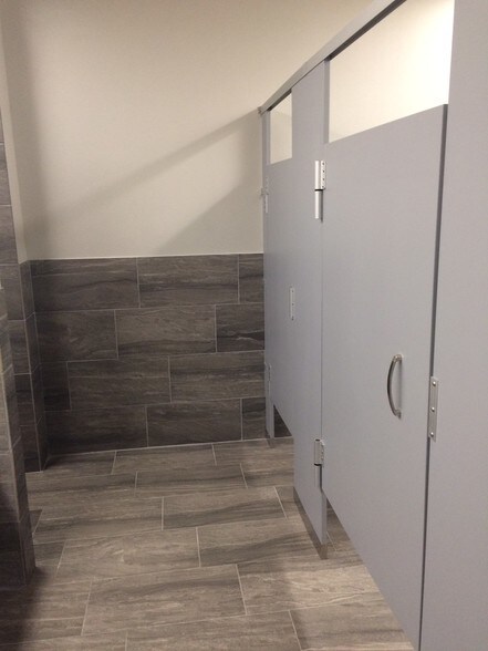 More Photos Of 1800 Teague Dr, Sherman Office For Lease