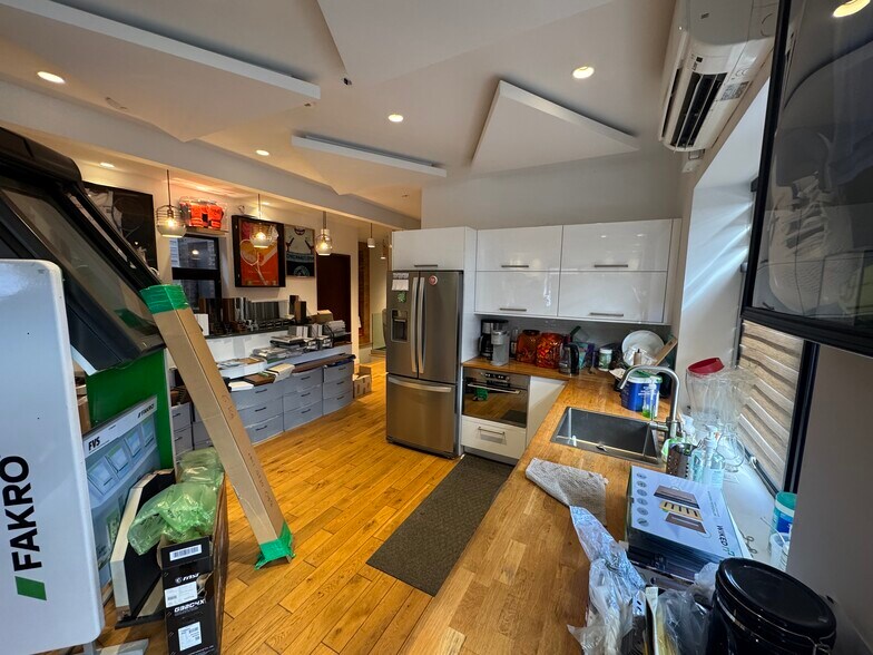 More Photos Of 174 Targee St, Staten Island Office For Lease