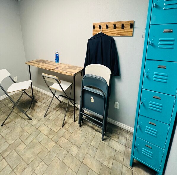 More Photos Of 590 N Main St, Leeds Manufacturing For Sale