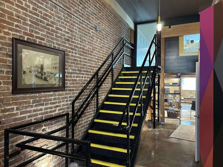 More Photos Of 108 Dewey Ave, Poteau Storefront Retail Office For Sale