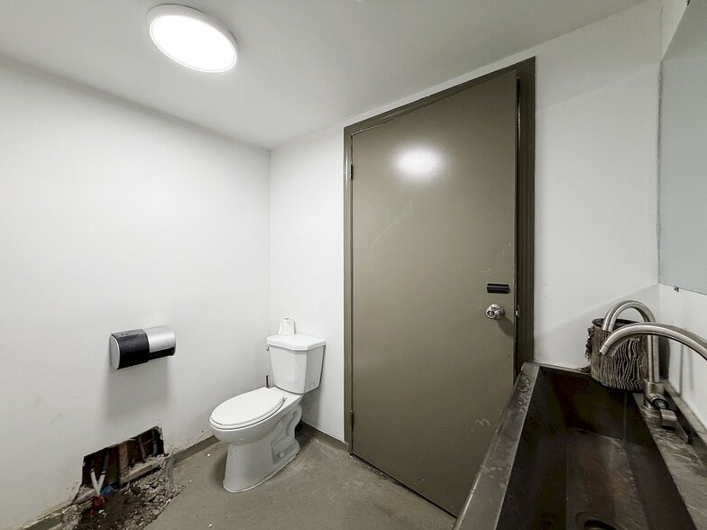 More Photos Of 8828 Heather St, Vancouver Warehouse For Sale