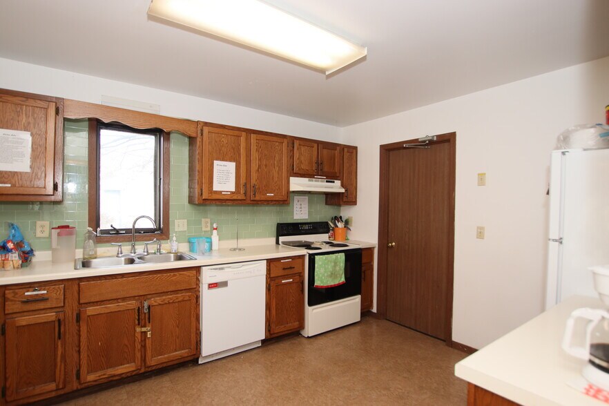 More Photos Of 496 Wisconsin Ct, Fond Du Lac Rehabilitation Center For Sale