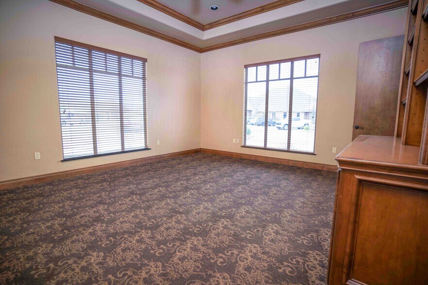 More Photos Of 908 SW 107th St, Oklahoma City Medical For Lease