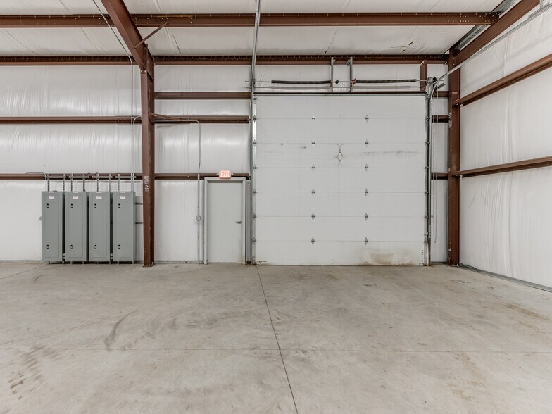 More Photos Of 18608 NE 23rd St, Harrah Light Distribution For Lease