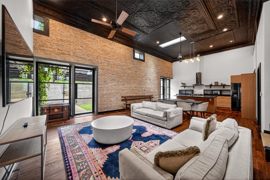 More Photos Of 614 High St, Comfort Storefront Retail Residential For Sale