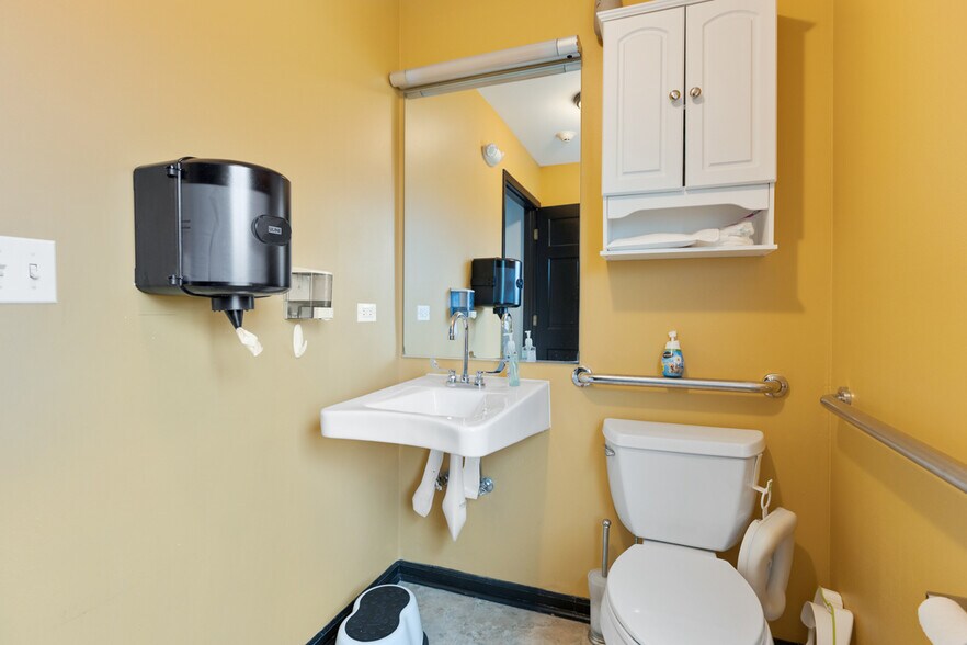 More Photos Of 275 W Dundee Rd, Buffalo Grove Medical For Sale