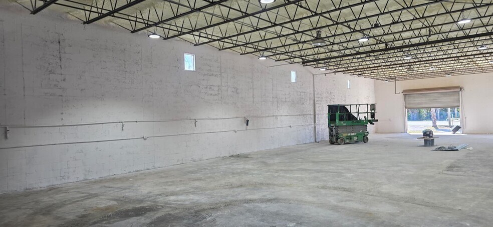 More Photos Of 5401 Sligh Ave, Tampa Auto Repair For Lease