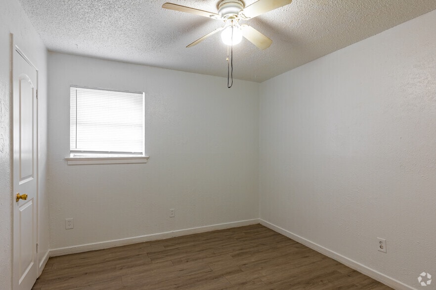 More Photos Of 2301 50th St, Lubbock Apartments For Sale
