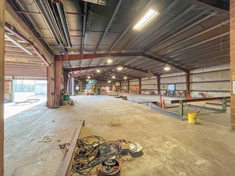 More Photos Of 668 Hollis Rd, Hollis Center Warehouse For Sale