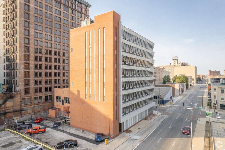 More Photos Of 626 Madison Ave, Toledo Office For Lease