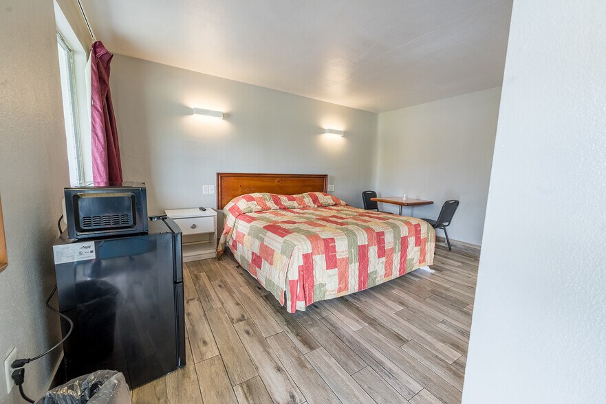 More Photos Of 1757 N Temple Ave, Starke Hotel For Sale