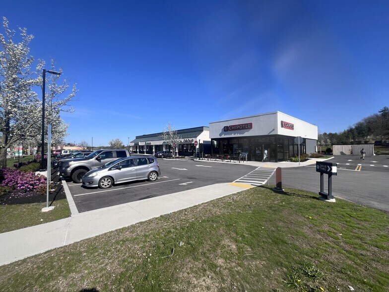 More Photos Of 661 Boston Post Rd E, Marlborough Storefront For Lease