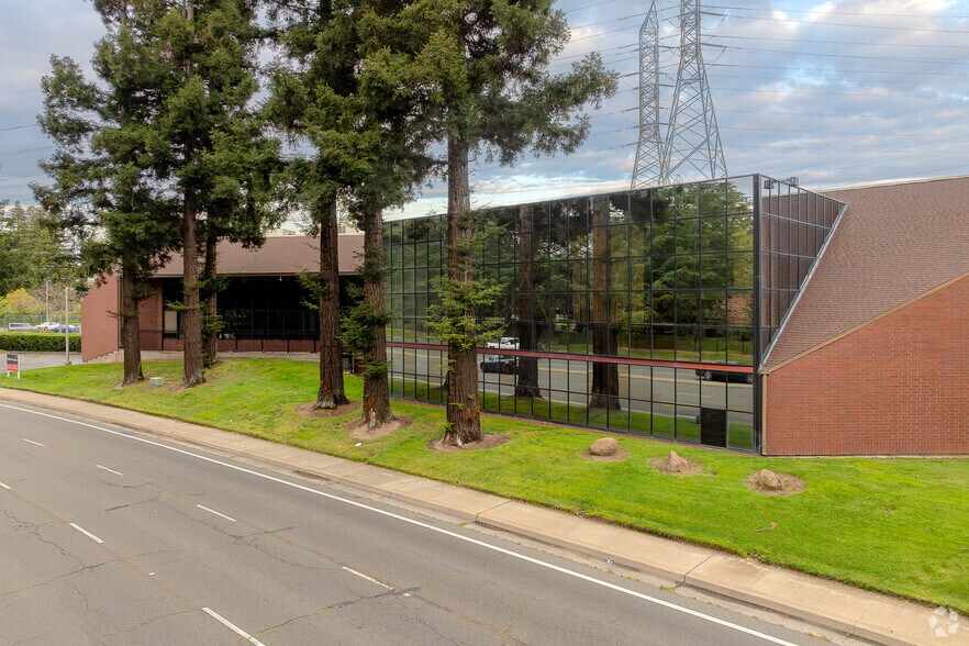 More Photos Of 2335 American River Dr, Sacramento Office For Lease