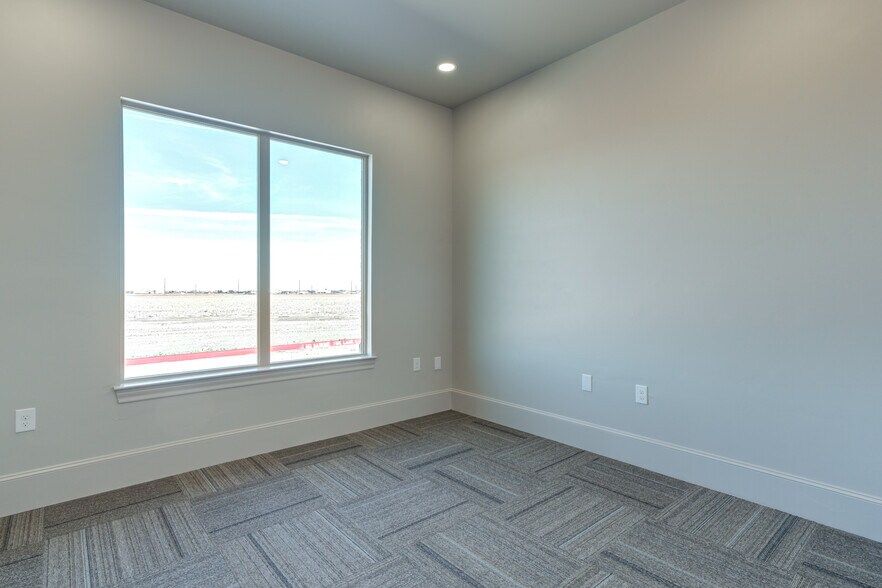 More Photos Of 1420 N Slide Rd, Lubbock Unknown For Lease
