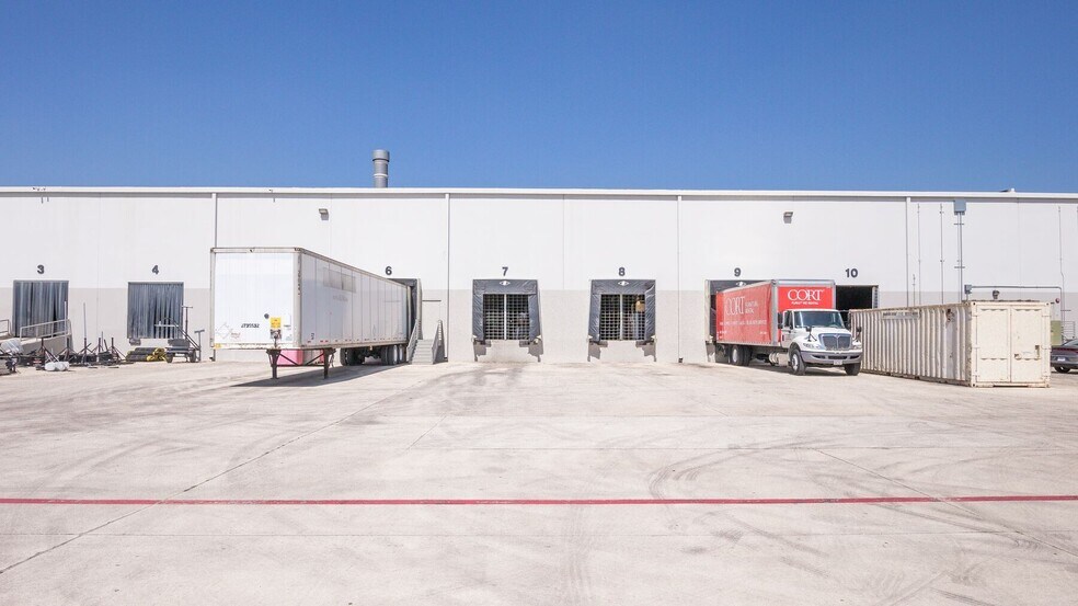 More Photos Of 4633 Perrin Crk, San Antonio Unknown For Lease