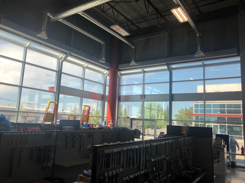 More Photos Of 118 East Lake Blvd NE, Airdrie Warehouse For Lease