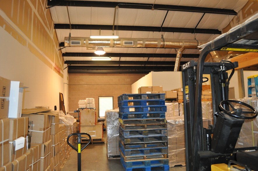 More Photos Of 612 Johnnie Dodds Blvd, Mount Pleasant Showroom For Lease