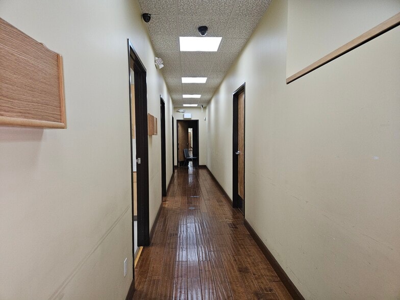 More Photos Of 2120 W 8th St, Los Angeles Office For Sale