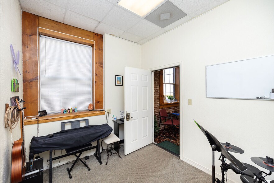 More Photos Of 116 W Pine Ave, El Dorado Office Residential For Sale