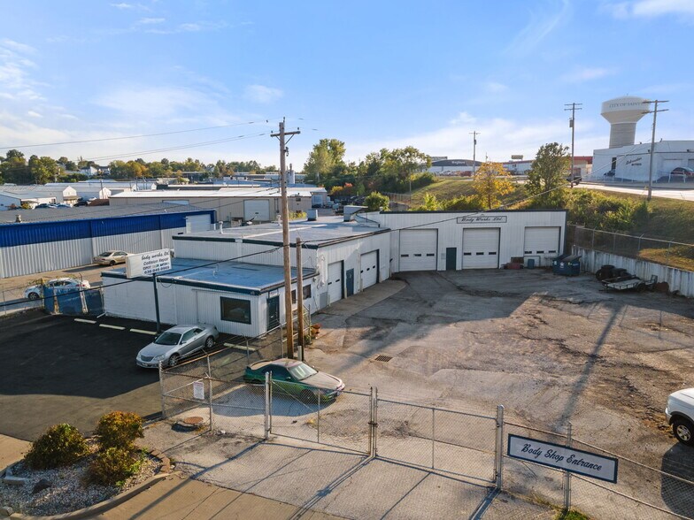 More Photos Of 875 Friedens Rd, Saint Charles Service For Sale