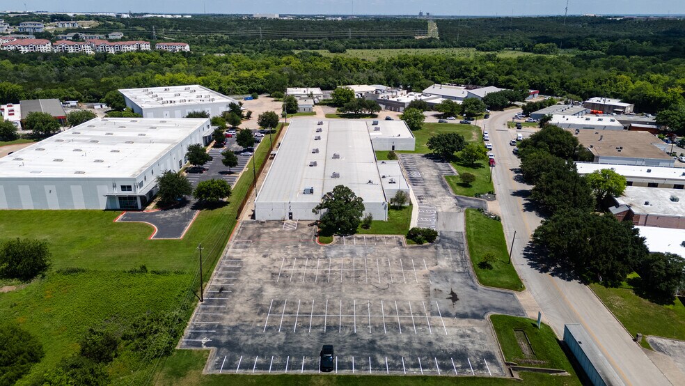 More Photos Of 4806 Commercial Park Dr, Austin Manufacturing For Lease