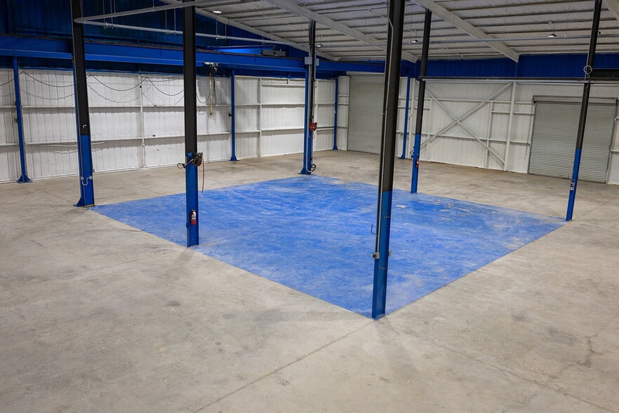 More Photos Of 6160 Mineral Wells Hwy, Weatherford Warehouse For Lease