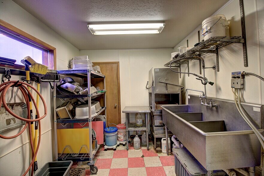 More Photos Of 700 9th St W, Columbia Falls Restaurant For Sale