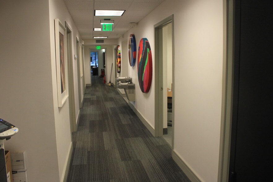 More Photos Of 2475 Hollywood Blvd, Hollywood Office For Lease