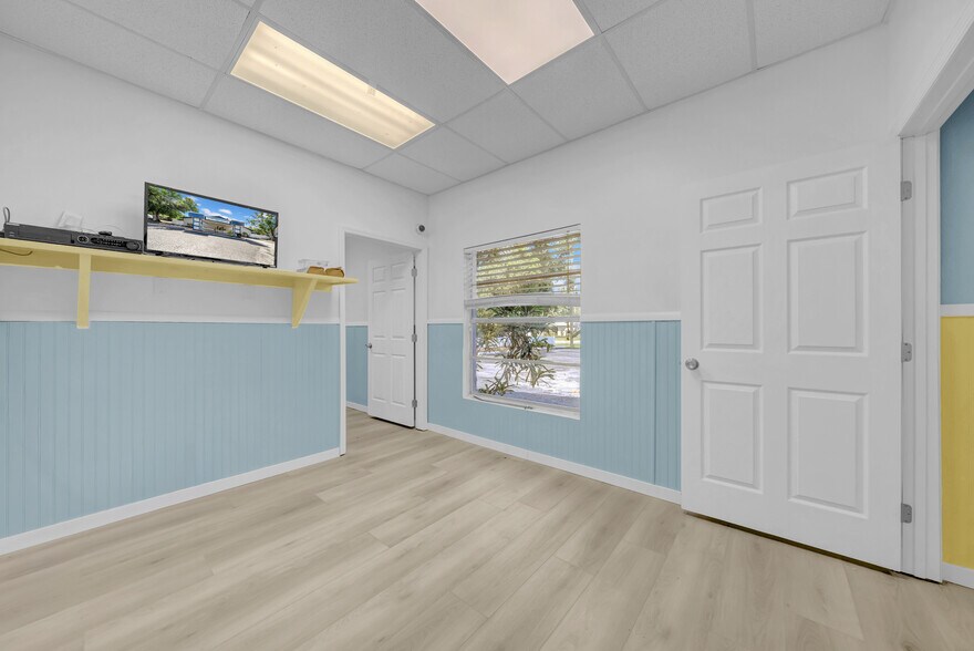 More Photos Of 1419 Sunset Point Rd, Clearwater Office For Sale