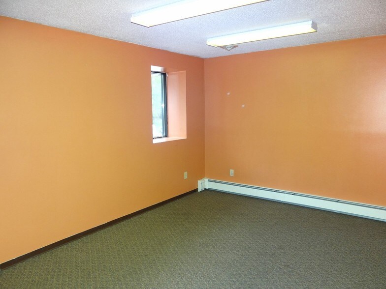 More Photos Of 25 Red River Ave N, Cold Spring Coworking Space