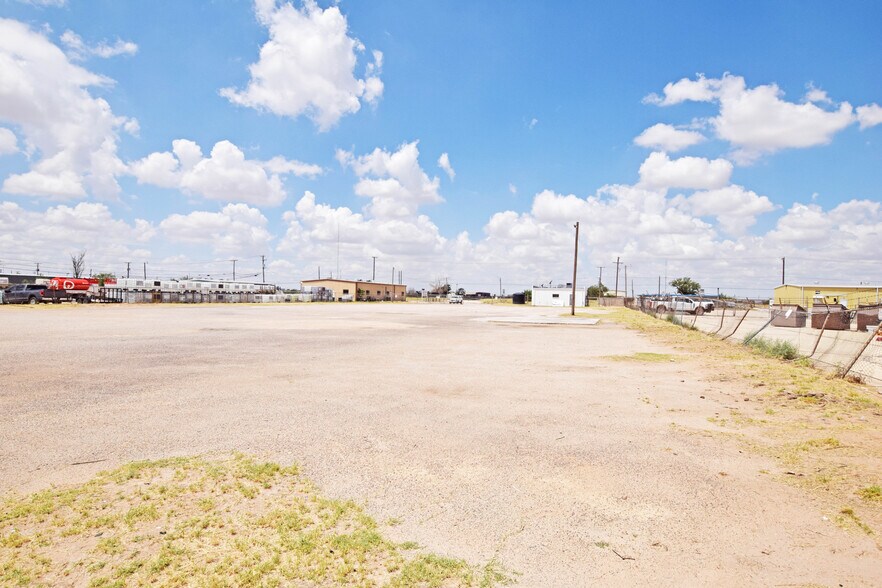 More Photos Of 1003 S County Rd W, Odessa Office For Lease