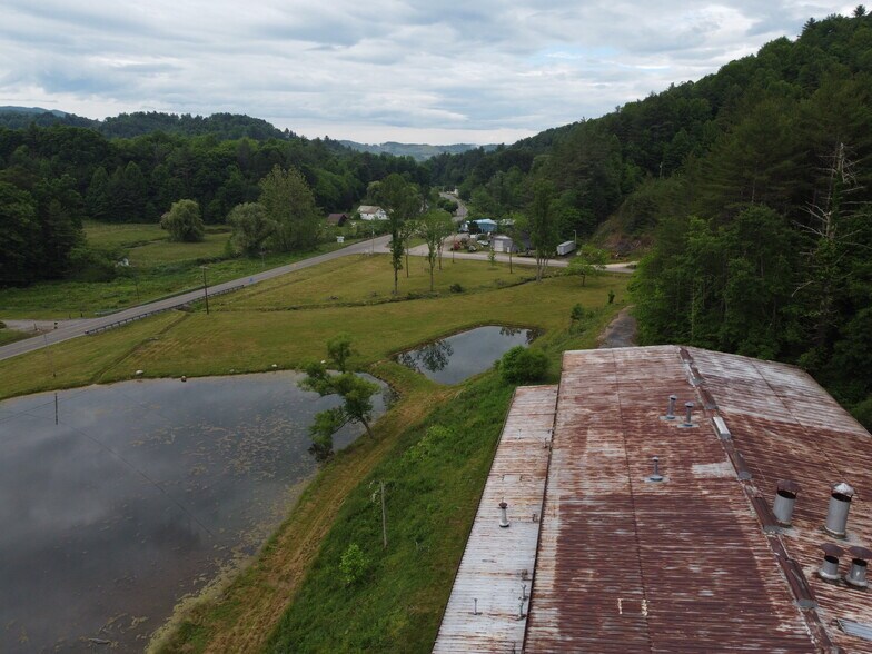 More Photos Of 6421 Highway 91 N, Laurel Bloomery Warehouse For Lease