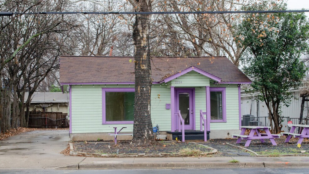 More Photos Of 2214 S 1st St, Austin Freestanding For Sale