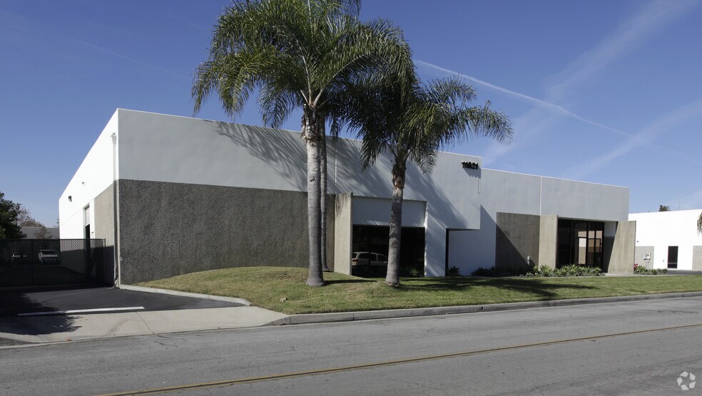 More Photos Of 11621 Markon St, Garden Grove Manufacturing For Lease