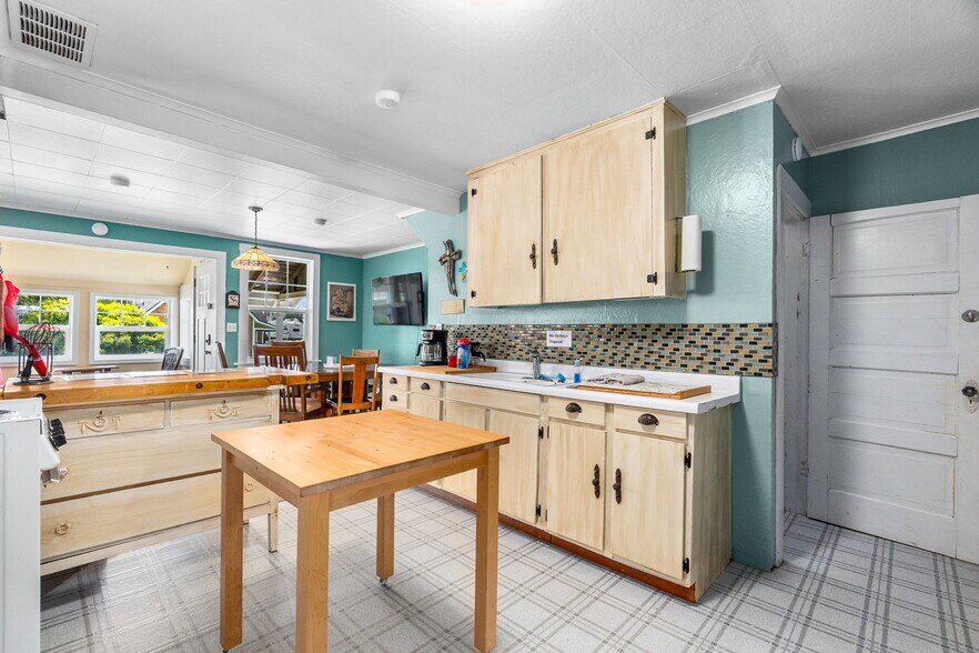 More Photos Of 402 Montesano St, Westport Flex For Sale