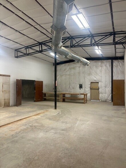 More Photos Of 2703 Marshall St, Fort Worth Warehouse For Sale