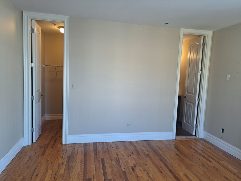 More Photos Of 520-528 Bay St, Staten Island Apartments For Lease