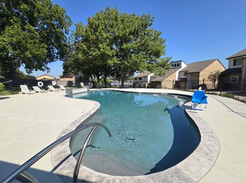 More Photos Of 17578 Highway 105, Montgomery Hotel For Sale