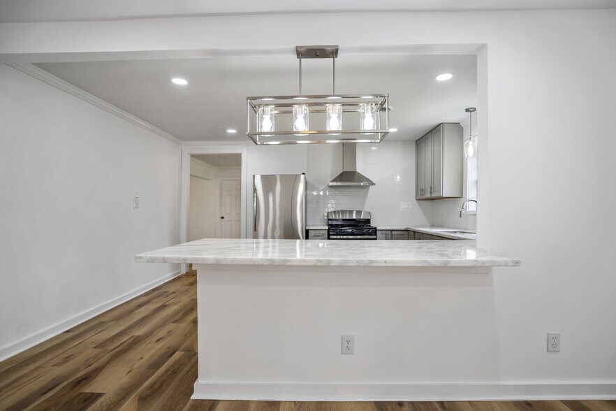 More Photos Of 907 E 27th St, Bryan Apartments For Sale