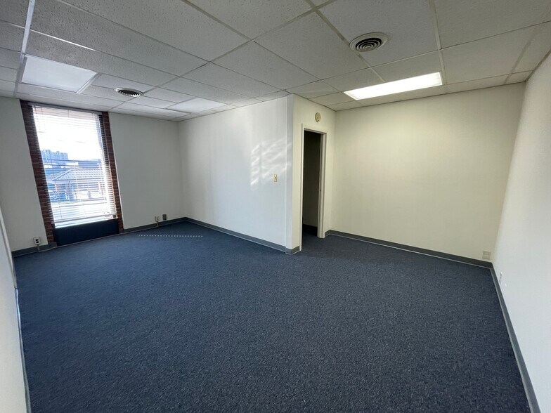 More Photos Of 4912 W Broad St, Richmond Office For Sale