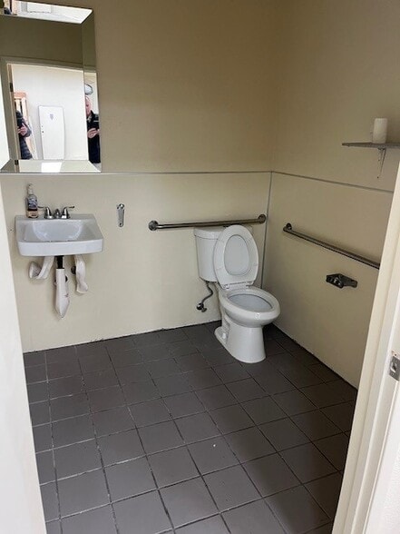 More Photos Of 4975 West Ln, Stockton Freestanding For Lease