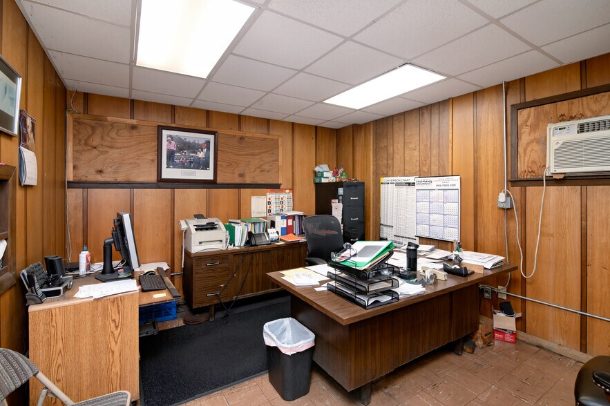 More Photos Of 400 E Vickery Blvd, Fort Worth Warehouse For Lease